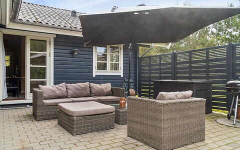 Aldis - 300M from the Sea: Huis, Verblijf, Veranda, Siding, Boerderij, Outdoor Structuur