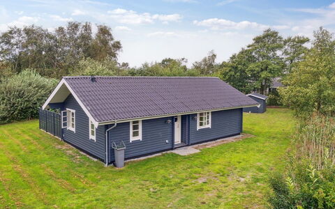 Aldis - 300M from the Sea: Huis, Verblijf, Veranda, Siding, Boerderij, Outdoor Structuur