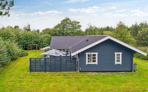 Aldis - 300M from the Sea: Huis, Verblijf, Veranda, Siding, Boerderij, Outdoor Structuur
