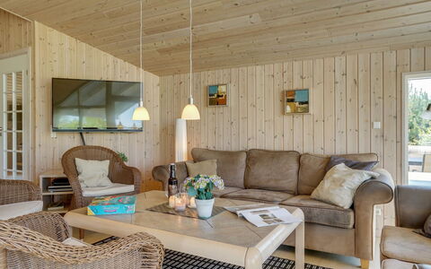 Vilvi - 500M from the Sea: Dak, Huis, Huis, Verblijf, Siding, Landgoed, Oprit, Garden Gebouwen, Werf, Schuur