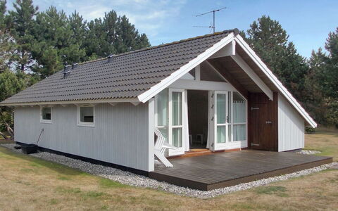 Crispina - 350M from the Sea: Dak, Huis, Land Lot, Huis, Verblijf, Landgoed, Garden Gebouwen, Schaduw, Blokhut, Landscaping