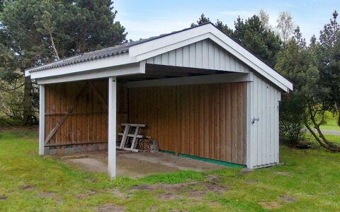 Crispina - 350M from the Sea: Dak, Huis, Land Lot, Huis, Verblijf, Landgoed, Garden Gebouwen, Schaduw, Blokhut, Landscaping