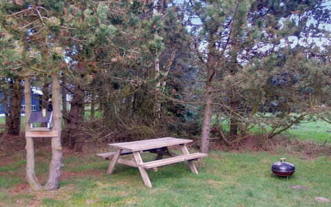 Crispina - 350M from the Sea: Dak, Huis, Land Lot, Huis, Verblijf, Landgoed, Garden Gebouwen, Schaduw, Blokhut, Landscaping