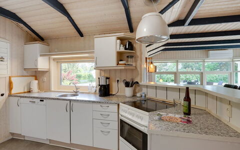 Bruno - 200M from the Sea: Dak, Huis, Huis, Verblijf, Deur, Siding, Dek, Veranda, Plank, Hardwood