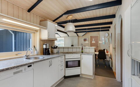 Bruno - 200M from the Sea: Dak, Huis, Huis, Verblijf, Deur, Siding, Dek, Veranda, Plank, Hardwood