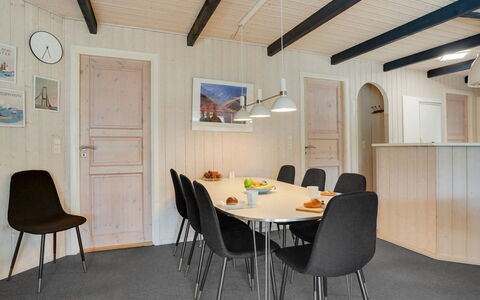 Bruno - 200M from the Sea: Dak, Huis, Huis, Verblijf, Deur, Siding, Dek, Veranda, Plank, Hardwood