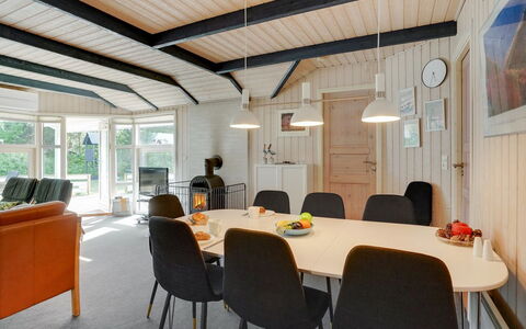 Bruno - 200M from the Sea: Dak, Huis, Huis, Verblijf, Deur, Siding, Dek, Veranda, Plank, Hardwood