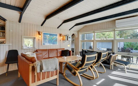 Bruno - 200M from the Sea: Dak, Huis, Huis, Verblijf, Deur, Siding, Dek, Veranda, Plank, Hardwood