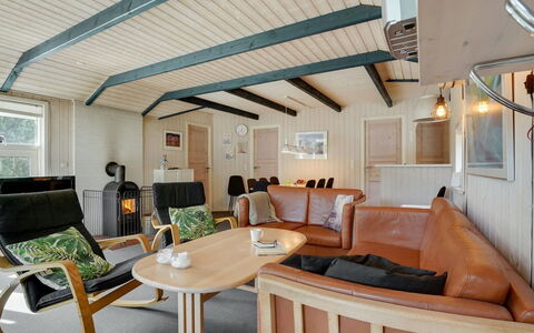 Bruno - 200M from the Sea: Dak, Huis, Huis, Verblijf, Deur, Siding, Dek, Veranda, Plank, Hardwood