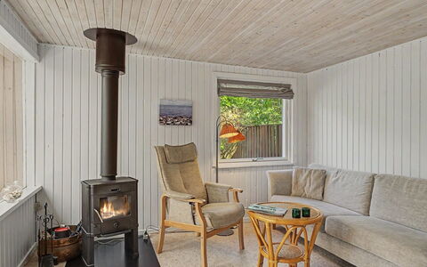 Kaarina - 550M from the Sea: Hout, Interieur Ontwerp, Flooring, Plafond, Verdieping, Kamer, Meubilair, Hardwood, Woonkamer, Lichte Inrichting