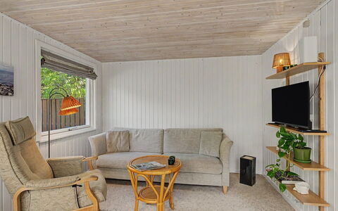 Kaarina - 550M from the Sea: Flooring, Hout, Interieur Ontwerp, Verdieping, Plafond, Meubilair, Kamer, Bankstel, Woonkamer, Houten Vloer