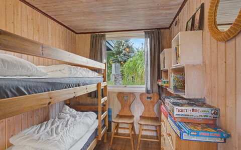 Kaarina - 550M from the Sea: Hout, Interieur Ontwerp, Meubilair, Plafond, Flooring, Slaapkamer, Verdieping, Kamer, Beits, Bed