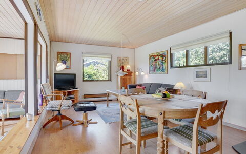 Maelle - 600M from the Sea: Interieur Ontwerp, Meubilair, Flooring, Verdieping, Hout, Plafond, Bankstel, Woonkamer, Kamer, Houten Vloer