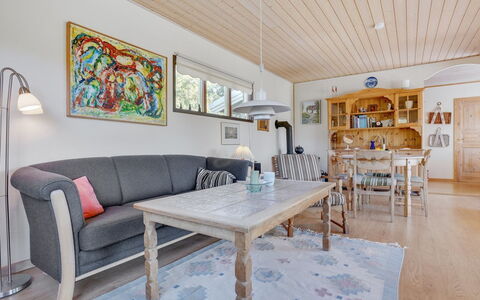 Maelle - 600M from the Sea: Meubilair, Interieur Ontwerp, Hout, Bankstel, Flooring, Woonkamer, Plafond, Verdieping, Huis, Kamer