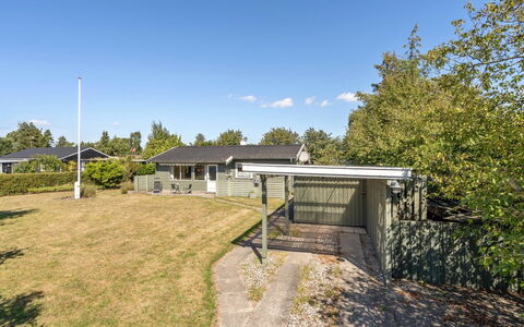 Maelle - 600M from the Sea: Dak, Huis, Huis, Verblijf, Siding, Landgoed, Oprit, Garden Gebouwen, Werf, Schuur