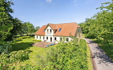 Rouwen - 1Km from the Sea: Dak, Huis, Huis, Verblijf, Deur, Siding, Dek, Veranda, Plank, Hardwood