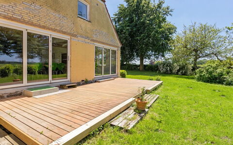 Rouwen - 1Km from the Sea: Dak, Huis, Huis, Verblijf, Deur, Siding, Dek, Veranda, Plank, Hardwood