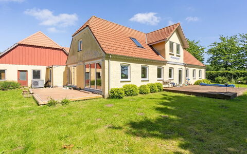 Rouwen - 1Km from the Sea: Dak, Huis, Huis, Verblijf, Deur, Siding, Dek, Veranda, Plank, Hardwood