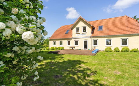 Rouwen - 1Km from the Sea: Dak, Huis, Huis, Verblijf, Deur, Siding, Dek, Veranda, Plank, Hardwood