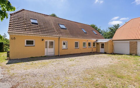 Rouwen - 1Km from the Sea: Dak, Huis, Huis, Verblijf, Deur, Siding, Dek, Veranda, Plank, Hardwood