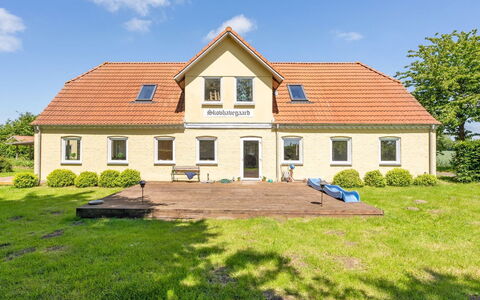Rouwen - 1Km from the Sea: Dak, Huis, Huis, Verblijf, Deur, Siding, Dek, Veranda, Plank, Hardwood