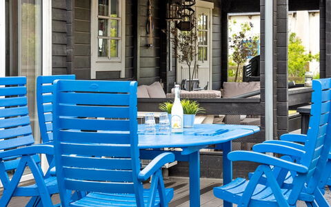 Hardina - 300M from the Sea: Blauw, Struik, Verblijf, Groundcover, Tuin, Landgoed, Schaduw, Landscaping, Boerderij, Eco Hotel