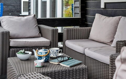 Hardina - 300M from the Sea: Blauw, Struik, Verblijf, Groundcover, Tuin, Landgoed, Schaduw, Landscaping, Boerderij, Eco Hotel