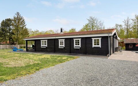 Hardina - 300M from the Sea: Blauw, Struik, Verblijf, Groundcover, Tuin, Landgoed, Schaduw, Landscaping, Boerderij, Eco Hotel