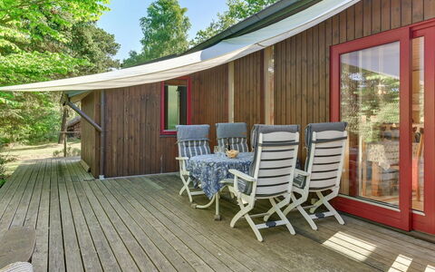 Norwin - 250M from the Sea: Blauw, Struik, Verblijf, Groundcover, Tuin, Landgoed, Schaduw, Landscaping, Boerderij, Eco Hotel