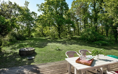 Norwin - 250M from the Sea: Blauw, Struik, Verblijf, Groundcover, Tuin, Landgoed, Schaduw, Landscaping, Boerderij, Eco Hotel