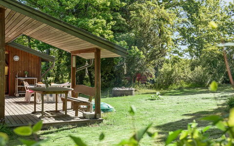 Norwin - 250M from the Sea: Blauw, Struik, Verblijf, Groundcover, Tuin, Landgoed, Schaduw, Landscaping, Boerderij, Eco Hotel