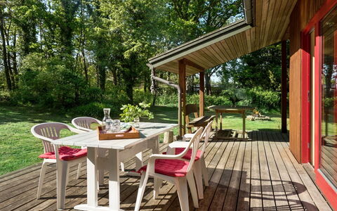 Norwin - 250M from the Sea: Blauw, Struik, Verblijf, Groundcover, Tuin, Landgoed, Schaduw, Landscaping, Boerderij, Eco Hotel