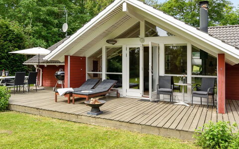 Maard - 325M from the Sea: Blauw, Struik, Verblijf, Groundcover, Tuin, Landgoed, Schaduw, Landscaping, Boerderij, Eco Hotel