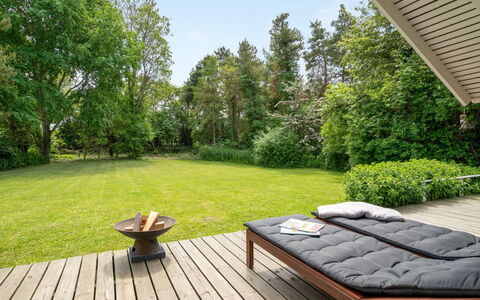 Maard - 325M from the Sea: Blauw, Struik, Verblijf, Groundcover, Tuin, Landgoed, Schaduw, Landscaping, Boerderij, Eco Hotel