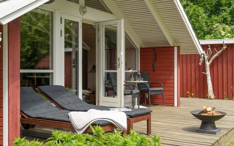 Maard - 325M from the Sea: Blauw, Struik, Verblijf, Groundcover, Tuin, Landgoed, Schaduw, Landscaping, Boerderij, Eco Hotel