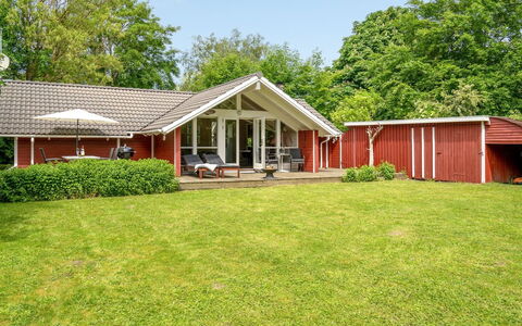 Maard - 325M from the Sea: Blauw, Struik, Verblijf, Groundcover, Tuin, Landgoed, Schaduw, Landscaping, Boerderij, Eco Hotel