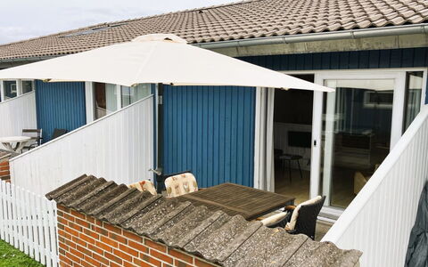 Gudke - 50M from the Sea: Meubilair, Interieur Ontwerp, Flooring, Hout, Verdieping, Plafond, Houten Vloer, Stoel, Tafel, Verlichting