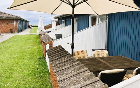 Gudke - 50M from the Sea: Meubilair, Interieur Ontwerp, Flooring, Hout, Verdieping, Plafond, Houten Vloer, Stoel, Tafel, Verlichting