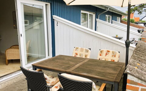 Gudke - 50M from the Sea: Meubilair, Interieur Ontwerp, Flooring, Hout, Verdieping, Plafond, Houten Vloer, Stoel, Tafel, Verlichting