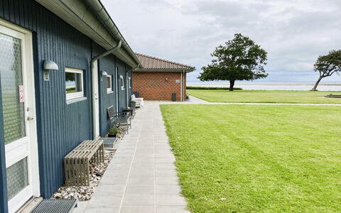 Gudke - 50M from the Sea: Meubilair, Interieur Ontwerp, Flooring, Hout, Verdieping, Plafond, Houten Vloer, Stoel, Tafel, Verlichting