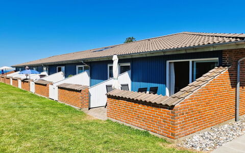 Emira - 50M from the Sea: Gras, Grasland, Landschap, Ecoregio, Plain, Plantengemeenschap, Land Lot, Buitenmeubels, Prairie, Shrubland