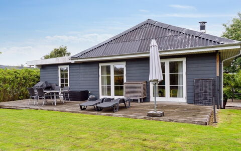 Thala - 150M from the Sea: Meubilair, Interieur Ontwerp, Flooring, Hout, Verdieping, Plafond, Houten Vloer, Stoel, Tafel, Verlichting