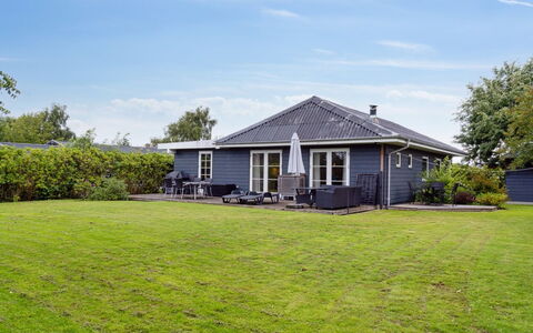 Thala - 150M from the Sea: Meubilair, Interieur Ontwerp, Flooring, Hout, Verdieping, Plafond, Houten Vloer, Stoel, Tafel, Verlichting