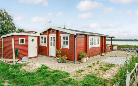 Topi - 15M from the Sea: Blauw, Struik, Verblijf, Groundcover, Tuin, Landgoed, Schaduw, Landscaping, Boerderij, Eco Hotel