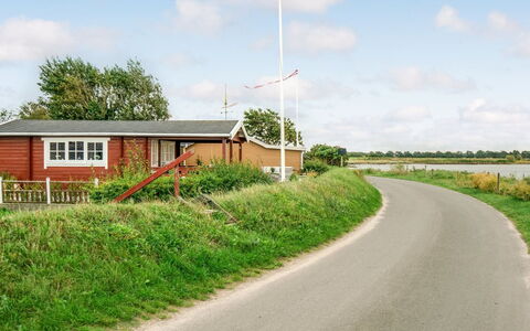 Topi - 15M from the Sea: Blauw, Struik, Verblijf, Groundcover, Tuin, Landgoed, Schaduw, Landscaping, Boerderij, Eco Hotel