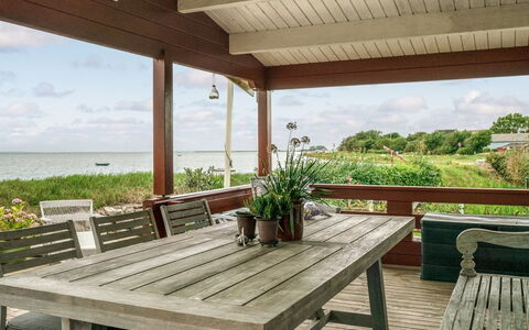 Topi - 15M from the Sea: Blauw, Struik, Verblijf, Groundcover, Tuin, Landgoed, Schaduw, Landscaping, Boerderij, Eco Hotel