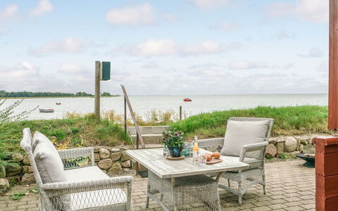 Topi - 15M from the Sea: Blauw, Struik, Verblijf, Groundcover, Tuin, Landgoed, Schaduw, Landscaping, Boerderij, Eco Hotel