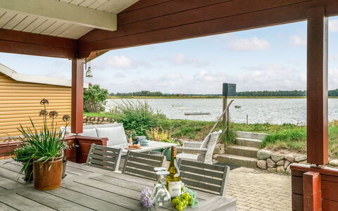 Topi - 15M from the Sea: Blauw, Struik, Verblijf, Groundcover, Tuin, Landgoed, Schaduw, Landscaping, Boerderij, Eco Hotel