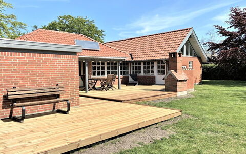 Radojka - 75M from the Sea: Dak, Huis, Land Lot, Huis, Verblijf, Landgoed, Garden Gebouwen, Schaduw, Blokhut, Landscaping