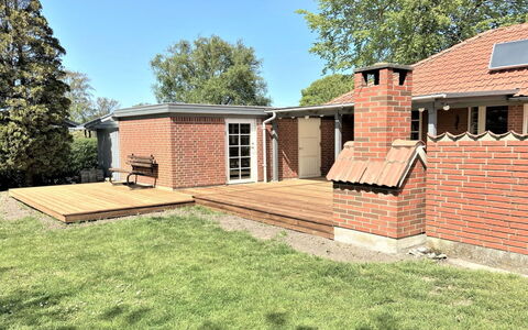 Radojka - 75M from the Sea: Dak, Huis, Land Lot, Huis, Verblijf, Landgoed, Garden Gebouwen, Schaduw, Blokhut, Landscaping
